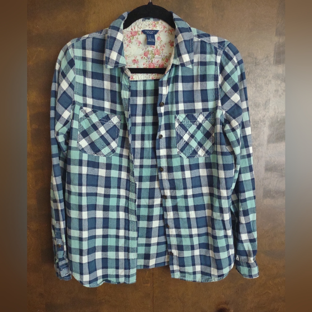 Women's Forever 21 Blue Long Sleeved Flannel Button Up | M